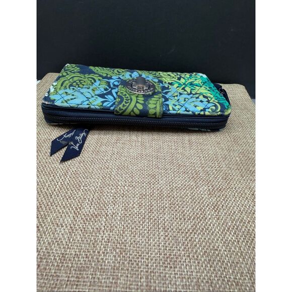 Vera Bradley Turn Key and Zip around Wallet Caribbean Sea Design - Picture 3 of 9